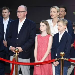 Le prince Albert II de Monaco, la princesse Charlène de Monaco, la princesse Gabriella de Monaco, comtesse de Carladès, et le prince Jacques de Monaco, marquis des Baux, assistent à l’inauguration de l’espace thématique consacré à la Principauté de Monaco à Europa-Park, à Rust, en Allemagne, le 29 juin 2026. © Dana Press/Bestimage