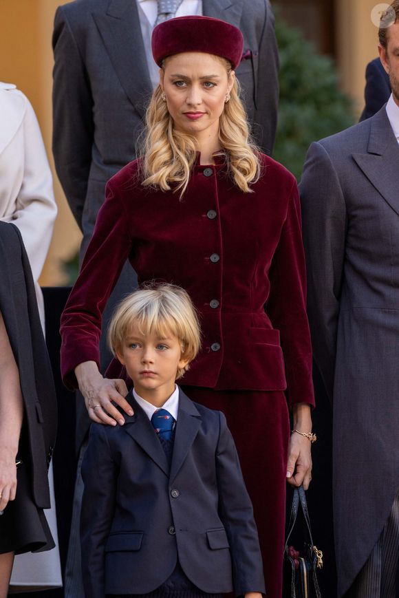 La famille princière monégasque dans la cour d'honneur du palais lors de la la fête nationale à Monaco, le 19 novembre 2023.  
© Olivier Huitel / Pool Monaco / Bestimage