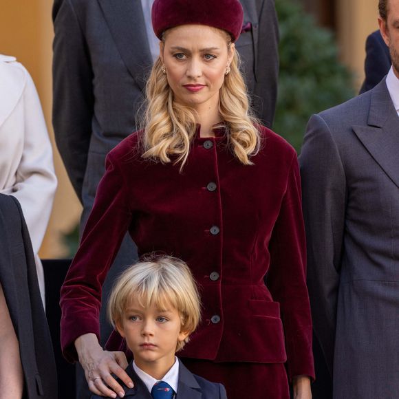 La famille princière monégasque dans la cour d'honneur du palais lors de la la fête nationale à Monaco, le 19 novembre 2023.  
© Olivier Huitel / Pool Monaco / Bestimage