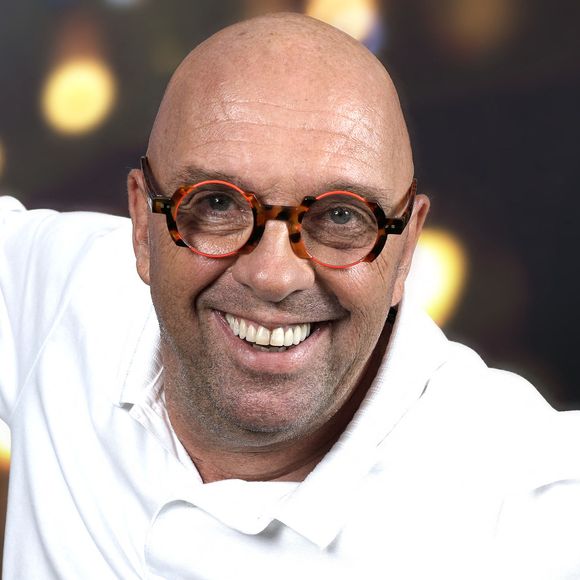 Elle évoque aussi une polémique autour de sa phrase "On a envie d’applaudir !" lancée à Philippe Croizon, amputé des quatre membres.

Exclusif - Philippe Croizon pose lors de l'enregistrement de l'émission "Chez Jordan de Luxe" à Paris le 9 septembre 2024.
 © Cédric Perrin/Bestimage