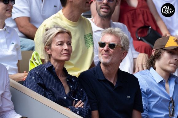 Depuis inséparables, les tourtereaux se soutiennent dans leurs projets respectifs. Elle vient le retrouver sur ses tournages et lui respecte ses choix de carrière...  

Hortense Brogniart et Denis Brogniart en tribune Jour 9 lors des Internationaux de France 2026 à Roland Garros le 01 juin 2026 à Paris, France. Photo Nasser Berzane/Abaca