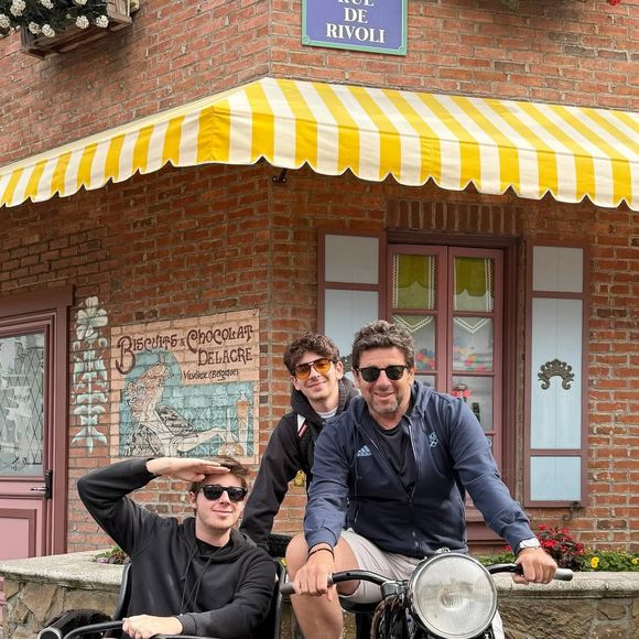 On y voyait Patrick poser aux studios Universal à Hollywood, entouré de ses deux fils, Oscar et Léon.

Patrick Bruel et ses deux fils Oscar et Léon sur son Instagram.