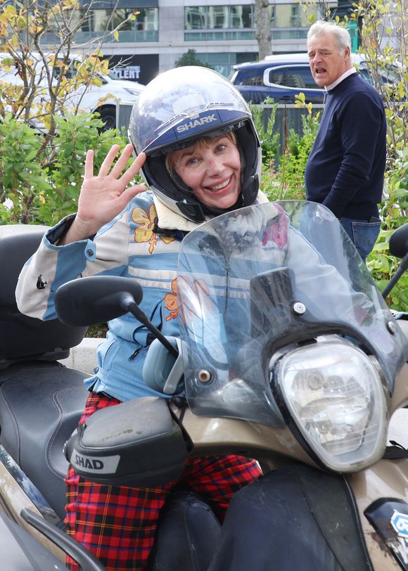 Julie Depardieu à la sortie des studios de RTL à Neuilly-sur-Seine, France, le 20 octobre 2025. Bestimage