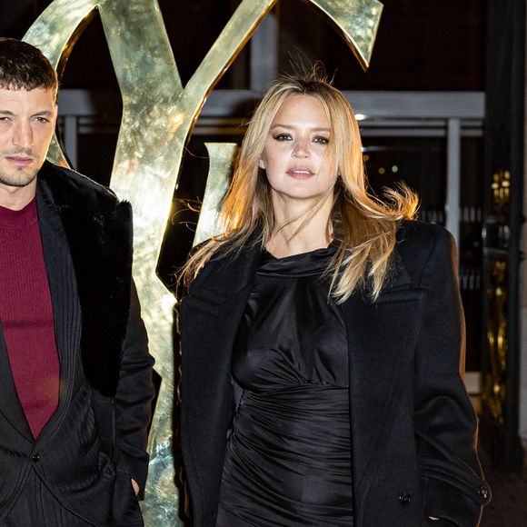 Niels Schneider et sa compagne Virginie Efira - Défilé Saint Laurent Homme Automne-Hiver 2023-2024 lors de la Fashion Week à Paris le 17 janvier 2022. © Olivier Borde/Bestimage