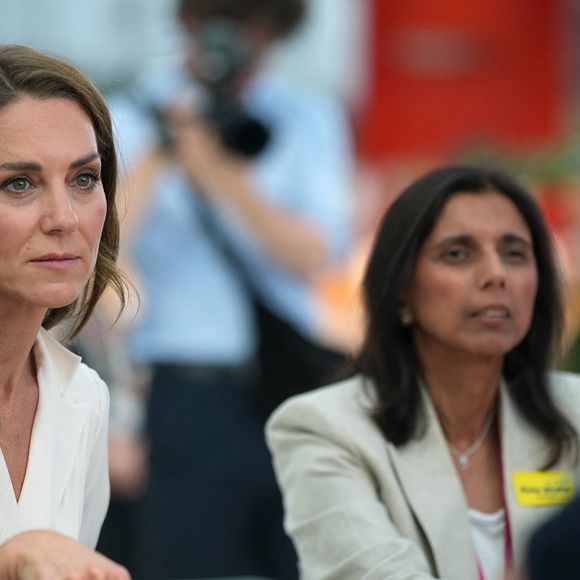 Elle soutient l’hôpital depuis 2018 en tant que marraine et accompagne ses projets futurs.

Kate Middleton, la princesse de Galles (Royaume-Uni), visite l'hôpital pour enfants Evelina London à Londres le lundi 6 juillet.
Photo prise par Alastair Grant / WPA-Pool.