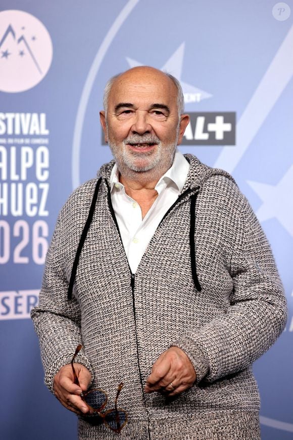 Gérard Jugnot - Tapis rouge lors du 29ème Festival International du Film de Comédie de l'Alpe d'Huez le 22 Janvier 2026. © Dominique Jacovides/Bestimage