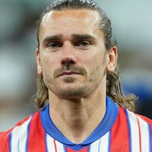 Il s'agit du célèbre footballeur Antoine Griezmann

Le Real Madrid vainqueur face à l'Atletico Madrid (2 - 1) lors de la Ligue des Champions, le 4 mars 2025. 
© Alterphotos / PsnewZ / Bestimage