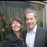 La nouvelle vie de Gérard Klein (L'Instit) dans un village de 600 habitants : avec sa femme Françoise il se sont lancés dans une affaire très loin de la télé