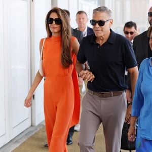 Venise, ITALIE - George Clooney et sa femme Amal quittent l'aéroport Marco Polo de Venise après avoir assisté à la 81e édition du Festival international du film de Venise au Lido de Venise. 2024 (Backgrid UK/ Bestimage).