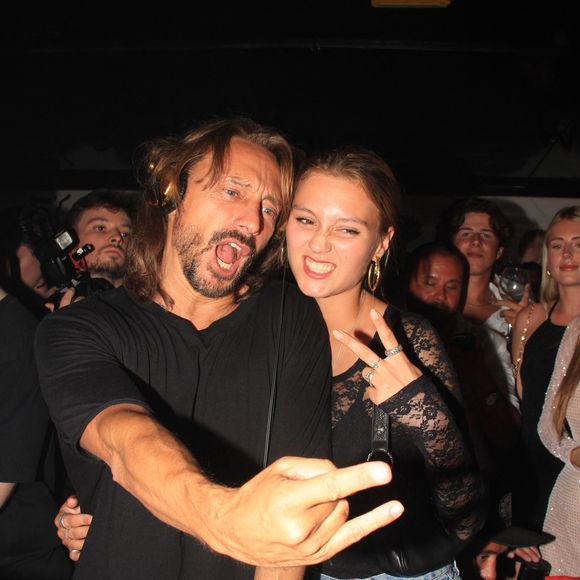 Bob Sinclar et sa fille Paloma Le Friant lors d'une soirée au VIP Room à Saint-Tropez

© Philippe Baldini/Bestimage