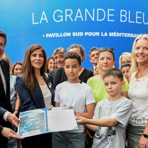 Ashok Adicéam, délégué général de l’UNOC en charge du projet était également présent. Idem pour Richard Chemla, adjoint au maire délégué à la transition écologique, à la santé et au bien-être sans oublier Olivier Bettati, délégué général de la mission UNOC à la mairie de Nice.

Laurent Hottiaux, Christian Estrosi, l'ambassadrice du Maroc en France, et Olivier Poivre d'Arvor recevant les propositions des éléves niçois pour le traité des Océans - Visite inaugurale de "La Baleine", le temps de l'UNOC, la conférence de l'ONU sur les océans, en présence de Christian Estrosi, le maire de Nice, Olivier Poivre d’Arvor, l'ambassadeur pour les pôles et les enjeux maritimes au Ministère de l’Europe et des Affaires étrangères, Laurent Hottiaux, le nouveau préfet des Alpes-Maritimes, Ashok Adicéam, le délégué général de l'UNOC en charge du projet, Richard Chemla. l'adjoint délégué à la transition écologique et énergétique, à la santé et au bien-être, et Olivier Bettati, délégué général de la mission UNOC à la mairie de Nice, au Palais des expositions à Nice, le 2 juin 2025. © Bruno Bebert/Bestimage