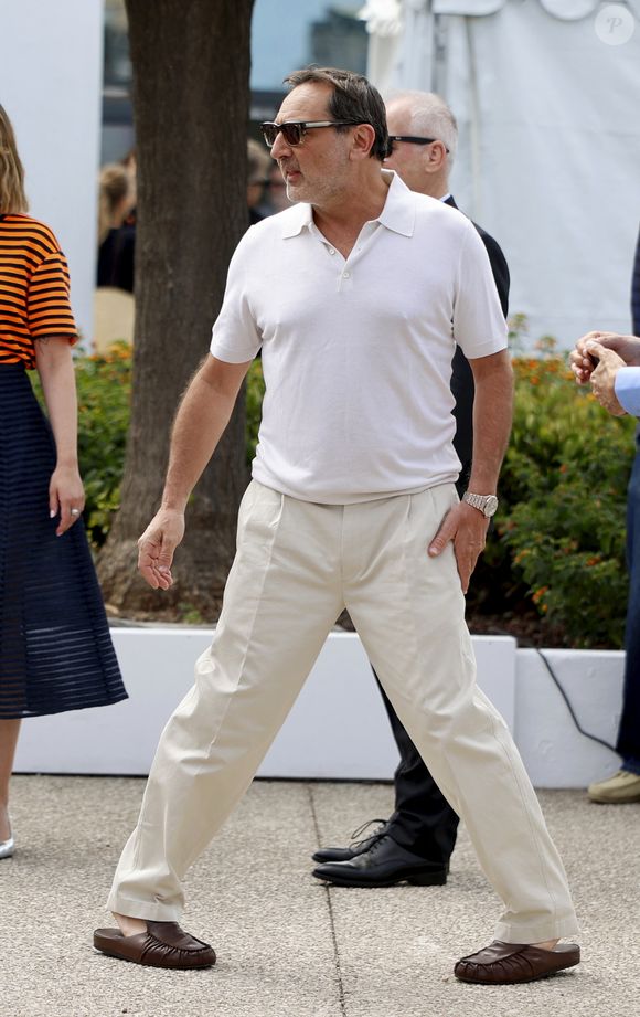 Avec cette apparition très maîtrisée, Gilles Lellouche confirme son statut d’icône chic du cinéma français.

Gilles Lellouche - Photocall du film "La Vénus Electrique" lors du 79ème Festival International du Film de Cannes, le 13 mai 2026.
© Jacovides/Moreau/Bestimage
