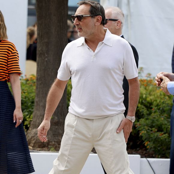Avec cette apparition très maîtrisée, Gilles Lellouche confirme son statut d’icône chic du cinéma français.

Gilles Lellouche - Photocall du film "La Vénus Electrique" lors du 79ème Festival International du Film de Cannes, le 13 mai 2026.
© Jacovides/Moreau/Bestimage