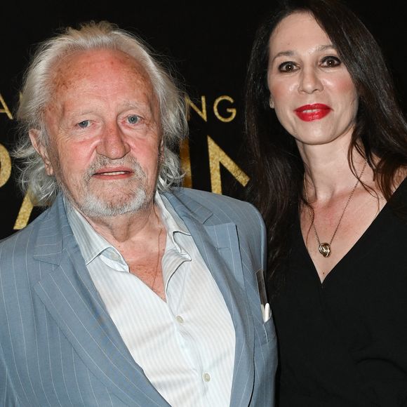 "J’ai la douleur extrême de faire part du décès de mon époux, l’immense acteur Niels Arestrup, au terme d’un combat courageux contre la maladie. Il s’est éteint entouré de l’amour des siens", avait confié son épouse, Isabelle Le Nouvel. 

Exclusif - Niels Arestrup et sa femme Isabelle Le Nouvel - Photocall pour la conférence spectacle "An evening with Al Pacino" à la salle Pleyel à Paris le 25 avril 2023.

© Coadic Guirec / Bestimage