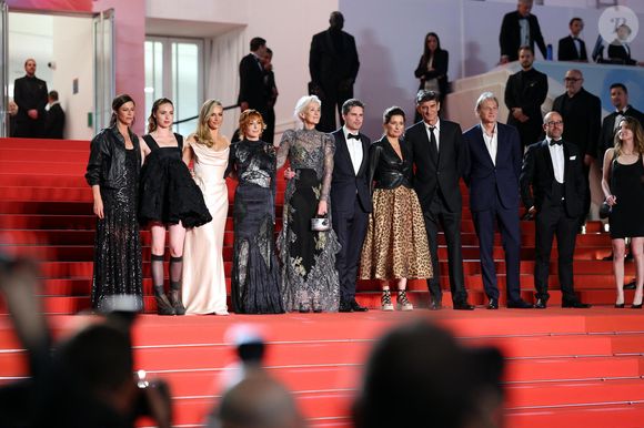 Une grande partie du casting a répondu présent pour l'événement,

Anna Mouglalis, Freya Mavor, Cécile de France, Mylène Farmer, Tatiana de Rosnay, Yann Gozlan, Sidonie Dumas, Eric Altmeyer, guest - Montée des marches du film « Dalloway » lors du 78ème Festival International du Film de Cannes, au Palais des Festivals à Cannes. Le 15 mai 2025
© Jacovides-Moreau / Bestimage
