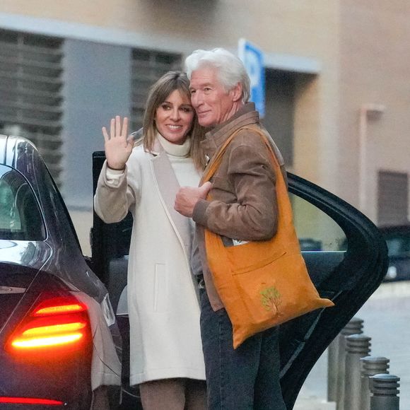 En mars 2025, Alejandra Silva a partagé des photos de la famille célébrant la fête des pères en Espagne.

Richard Gere et sa femme Alejandra Silva quittent une séance photo à Madrid en Espagne le 30 novembre 2024.
© Europa Press / Bestimage