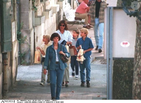 Caroline de Monaco et ses trois enfants pour la rentrée scolaire à Saint-Rémy-de-Provence. AGENCE / BESTIMAGE
