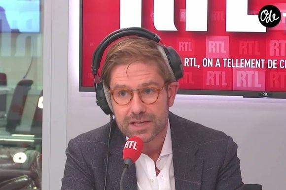 Thermomètre, tire-tique, pansements et sérum physiologique font aussi partie des essentiels.

Gérald Kierzek, médecin urgentiste habitué à intervenir dans les médias. Ici sur RTL.