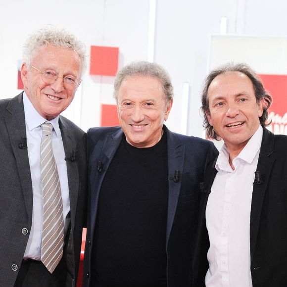 Exclusif - Nelson Monfort , Michel Drucker et Philippe Candeloro - Enregistrement de l'émission "Vivement dimanche" au studio Gabriel, présentée par M.Drucker, et diffusée sur France 3 le 22 juin 2025. 
© Guillaume Gaffiot / Bestimage