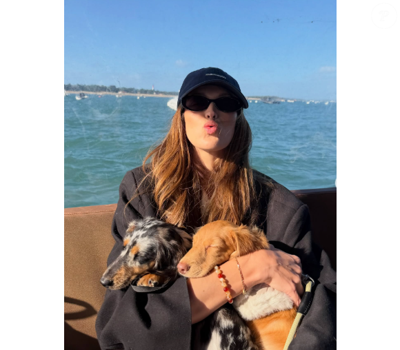 Sa chienne Calypso

Iris Mittenaere sur Instagram