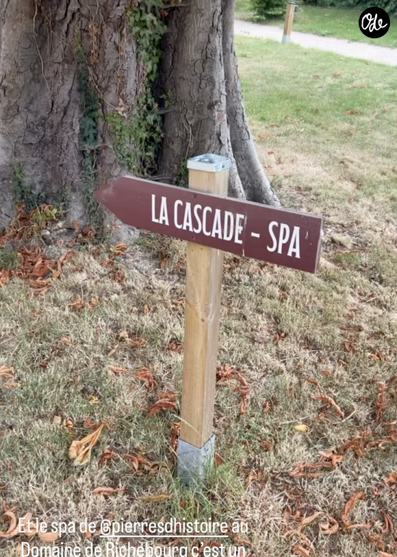 Un lieu situé à environ 45 minutes de Paris en train propice à la déconnexion et au retour à la nature.

Story Instagram postée par Caroline Ithurbide le 21 juin 2026