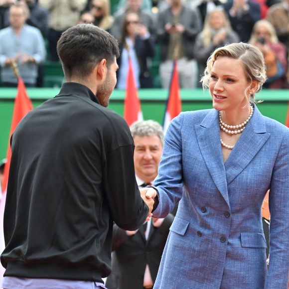 Carlos Alcaraz et la princesse Charlene de Monaco durant la finale de la 118e édition du Rolex Monte-Carlo Masters, au Monte-Carlo Country Club à Roquebrune Cap Martin, le 13 avril 2025.
L'espagnol Carlos Alcaraz a battu l'italien Lorenzo Musetti 3-6 / 6-1 / 6-0. © Bruno Bebert / Bestimage