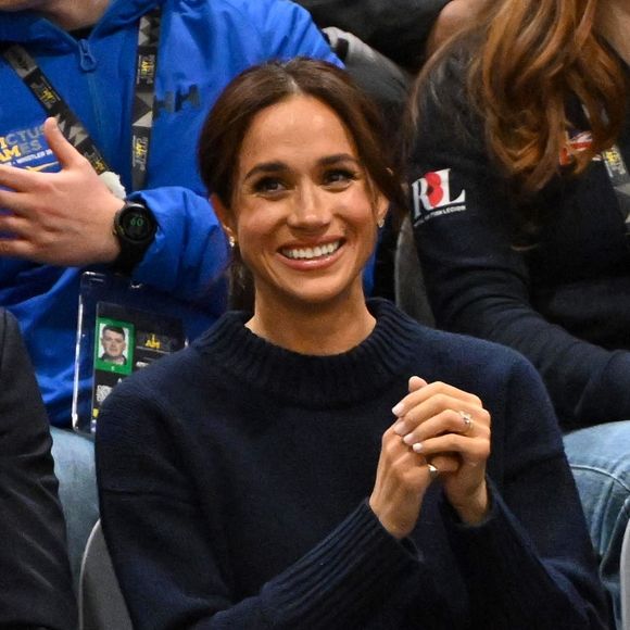 Meghan Markle a fêté ses 44 ans !

Le prince Harry, duc de Sussex, et Meghan, duchesse de Sussex, ont assisté à un match de basket-ball en fauteuil roulant au centre des congrès de Vancouver pendant les Jeux Invictus à Vancouver. 

Photo : Backgrid UK/ Bestimage