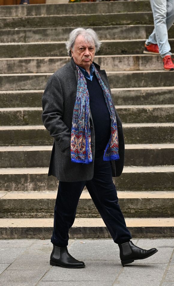 Hervé Vilard lors des obsèques de Alexis Gruss en l'Église Saint-Roch à Paris le 11 avril 2024.