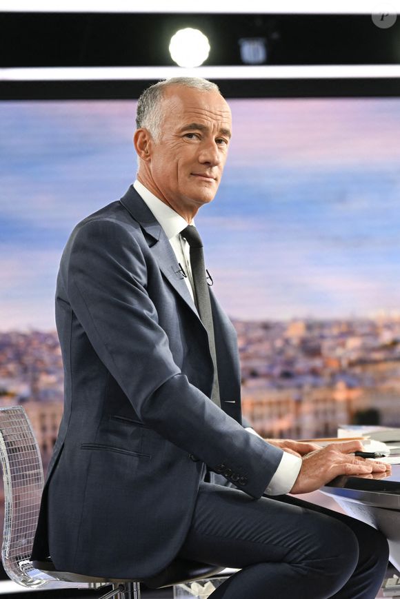 Le journaliste Gilles Bouleau est photographié lors du journal télévisé de TF1 le 27 septembre 2023 à Boulogne-Billancourt près de Paris, France. Photo de Victor Joly/ABACAPRESS.COM
