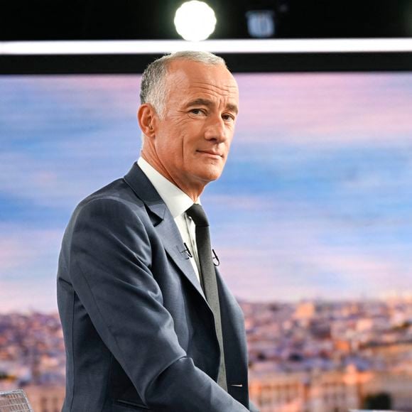 Le journaliste Gilles Bouleau est photographié lors du journal télévisé de TF1 le 27 septembre 2023 à Boulogne-Billancourt près de Paris, France. Photo de Victor Joly/ABACAPRESS.COM