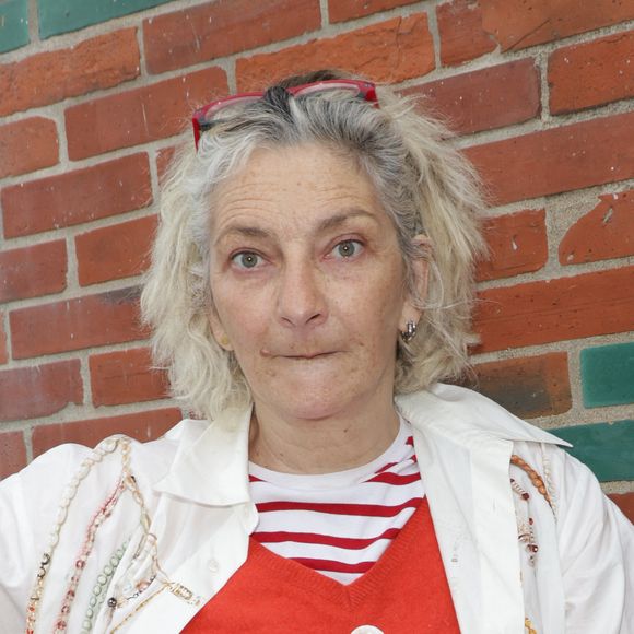 Corinne Masiero, qui incarne la célèbre capitaine Marleau, a décidé de remettre en question son comportement envers les autres.

Corinne Masiero - 4ème édition du festival du film de Demain à Vierzon © Coadic Guirec/Bestimage