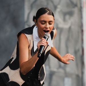 La chanteuse Pomme (Claire Pommet) sur la scène du festival Rock en Seine dans le parc de Saint-cloud le 21 août 2024.

© Alexandre Fumeron / Afterdepth / Bestimage