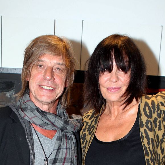 Arthur est le fils de Jean-Louis Aubert et de France Lory. 

Jean-Louis Aubert et sa compagne France Lory @Bestimage