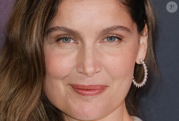 De son côté, Laetitia Casta a, elle aussi, évolué avec les années. C’est notamment son rapport à la beauté qui a complètement changé : "J’ai moins de pression. Je me suis défaite de beaucoup de choses"

Laetitia Casta - Avant-première du film "Le Crime du 3e étage" au cinéma Pathé Wepler à Paris le 9 mars 2026. © Coadic Guirec/Bestimage