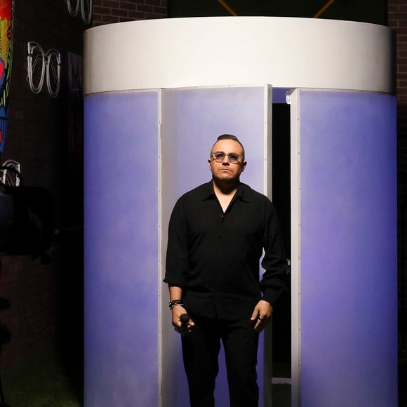 Exclusif - Faudel, lors de l'enregistrement de l'émission "On Connait La Chanson Années 90", présentée par L.Boccolini et diffusée le 19 mai 2026 sur W9, à Paris, France, le 8 avril 2026. © Jack Tribeca/Bestimage