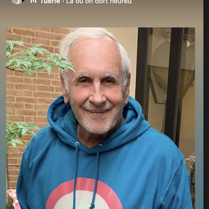 et une autre de Patrice Laffont, seul et souriant. 

Axelle Laffont rend hommage à son père Patrice Laffont pour le premier anniversaire de sa mort.