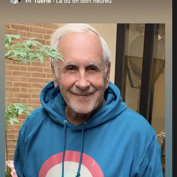 et une autre de Patrice Laffont, seul et souriant. 

Axelle Laffont rend hommage à son père Patrice Laffont pour le premier anniversaire de sa mort.