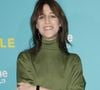 Face à un miroir, elle y pose en peignoir sans aucun artifice,

Charlotte Gainsbourg à la première de la série "Etoile" de Prime Video à la Galerie Bourbon à Paris le 23 avril 2025.

© Coadic Guirec / Bestimage