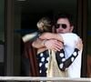 La jolie blonde ne cache pas son bonheur et peut compter sur l'homme d'affaires pour l'aiguiller dans ses décisions.
Exclusif - Laeticia Hallyday accompagnée de son compagnon Frédéric Suant et de sa fille Joy sont aller acceuillir Jade à l'aéroport de Saint-Barthélemy-Rémy-de-Haenen où tout le monde se retrouve pour le 50ème anniversaire de Laeticia, à Saint-Jean, Saint-Barthélémy, Antilles françaises, France, le 15 mars 2025. DOMINIQUE JACOVIDES / BESTIMAGE