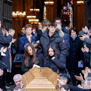 Nathalie Marquay et ses enfants Lou et Tom Dominique Bonnet (première femme de Jean-Pierre Pernaut)  - La famille de Jean-Pierre Pernaut à la sortie des obsèques en la Basilique Sainte-Clotilde à Paris le 9 mars 2022. © Cyril Moreau/Bestimage