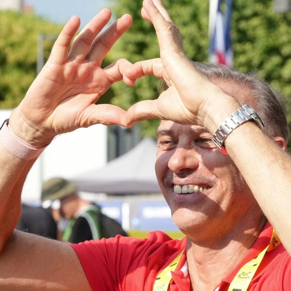 Exclusif - Paul Belmondo - Les célébrités lors de “L'Etape du Coeur” de l’association Mécénat Chirurgie Cardiaque lors de la 12ème étape de la 113ème édition du Tour de France entre Nevers et Chalon-sur-Saône, France, le 16 juillet 2026.© Anne-Sophie Guebey/Bestimage