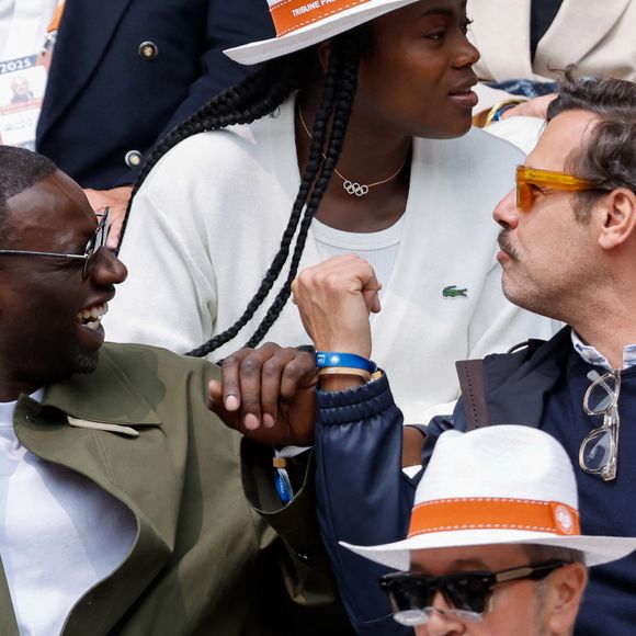 Laurent Lafitte et Omar Sy en tribunes lors des Internationaux de France de Tennis de Roland Garros 2025, à Paris, France, le 7 juin 2025. © Cyril Moreau/Bestimage
