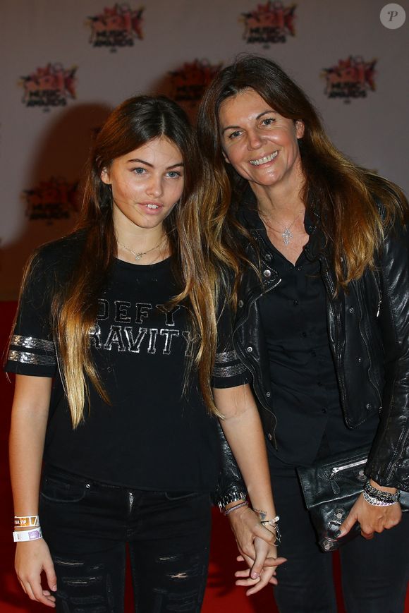 L'animatrice de télévision et mère de Thylane Blondeau a dû dire au-revoir de façon précipitée à son âme soeur...

Véronika Loubry et sa fille Thylane Blondeau assistant aux 17e NRJ Music Awards au Palais des Festivals le 7 novembre 2015 à Cannes, France. Photo par Shootpix/Abaca