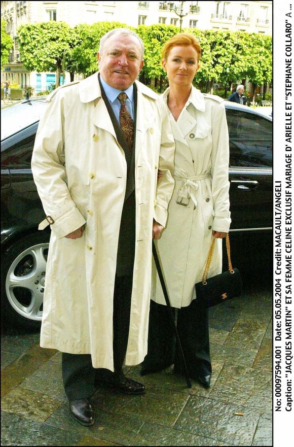 Jacques Martin et sa femme Céline au mariage de Stéphane Collaro à la mairie de Levallois Perret en mai 2004 © Angeli - Macault Bestimage