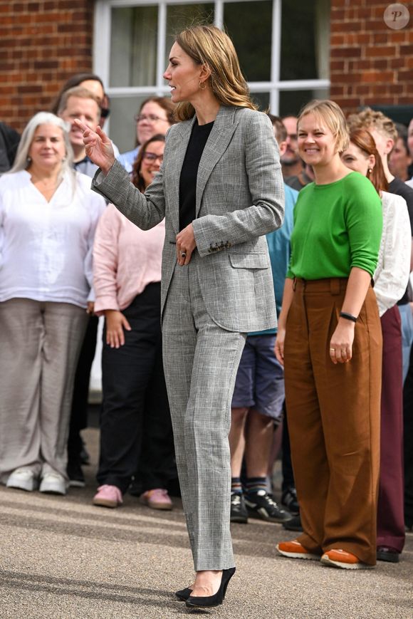 La Princesse de Galles, Kate Middleton, en visite à Marina Mill à Cuxton dans le Kent, une entreprise familiale britannique spécialisée dans la conception à la main et la sérigraphie de tissus d'ameublement, septembre 2025 @Backgrid UK/ Bestimage