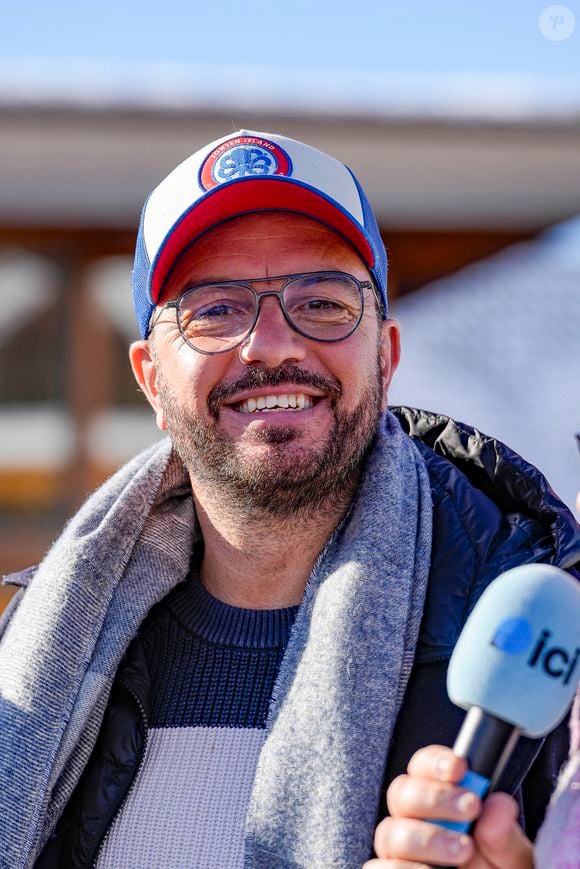 Jarry participe à un jeu en direct sur la radio ICI lors du 28ème Festival International du Film de Comédie de l'Alpe d'Huez le 14/01/2025. Photo Sandrine Thesillat / PsNewz