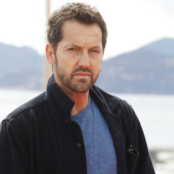 Frédéric Diefenthal au photocall de la série "Ici tout commence" lors de la 5ème saison du festival International des Séries "Canneseries" à Cannes, France, le 2 avril 2022. © Denis Guignebourg/Bestimage
