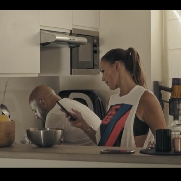 Hicham Bendaoud et Vitaa dans le documentaire "Vitaa, Je m'appelle Charlotte", TMC