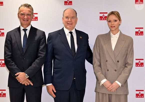 Le prince Albert II de Monaco et la princesse Charlene ont visité en compagnie de M. Thomas Bataglione, l'administrateur et directeur général de la SMEG, le nouveau siège social de la société, installé dans le quartier de Fontvieille à Monaco, le 15 octobre 2025. © Bruno Bebert / Bestimage