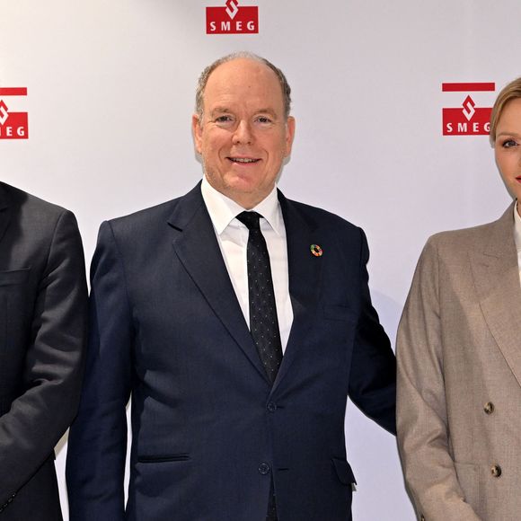 Le prince Albert II de Monaco et la princesse Charlene ont visité en compagnie de M. Thomas Bataglione, l'administrateur et directeur général de la SMEG, le nouveau siège social de la société, installé dans le quartier de Fontvieille à Monaco, le 15 octobre 2025. © Bruno Bebert / Bestimage